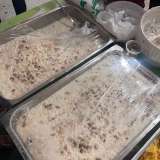 ...che ci invita ad assaggiare il paesh, un dolce tradizionale.�� un dessert legato ai momenti felici della vita e viene preparato soprattutto per festeggiare nascite e compleanni�, spiega la studentessa   